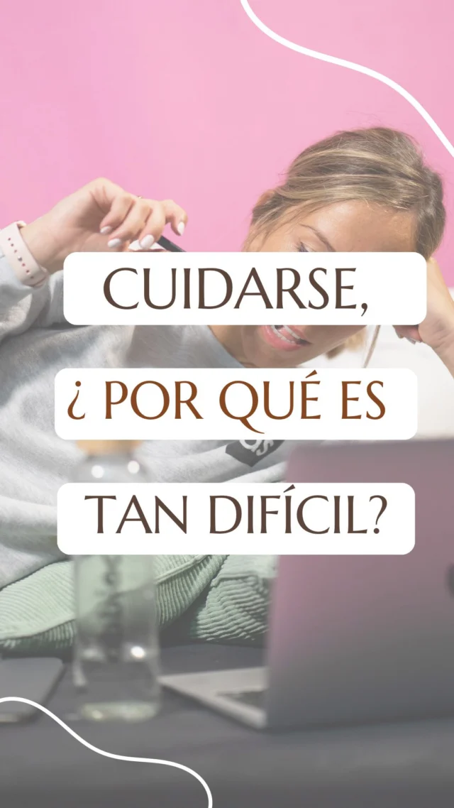 ¿Por qué esperamos a estar enfermos para empezar a cuidarnos? 🤔
En consulta me encuentro con una realidad que se repite una y otra vez:
“Mis hijos no comen como yo 🍕”, “Mi pareja no va a cambiar su alimentación 🍔”, “Yo intento, pero sola me cuesta más..🙈”
Y me pregunto, ¿por qué el autocuidado sigue siendo algo raro, difícil, o incluso incómodo para muchas familias? 🤷‍♀️
Mientras tanto, en nuestra sociedad se normalizan hábitos poco saludables:
🚬 Fumar, 🍻 beber cada fin de semana, 🍪 merendar galletas todos los días, no moverse de la silla… 💺
Y quienes intentan cuidarse somos vistos casi como “los raros” o los que están “obsesionados” con la pérdida de grasa. 😡
¿Te ha pasado que tanto tu entorno cercano como la sociedad no te apoyan cuando intentas llevar un estilo de vida saludable? 🤔
¿Por qué crees que aún es tan raro cuidarse en esta sociedad? 🤷‍♀️
Me encantaría saber tu opinión!!!💖👇